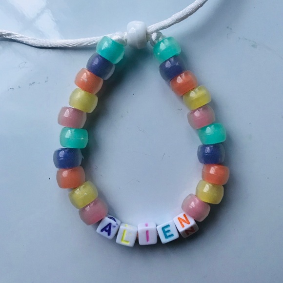 Glow In The Dark Alien Bracelet - Picture 2 of 4